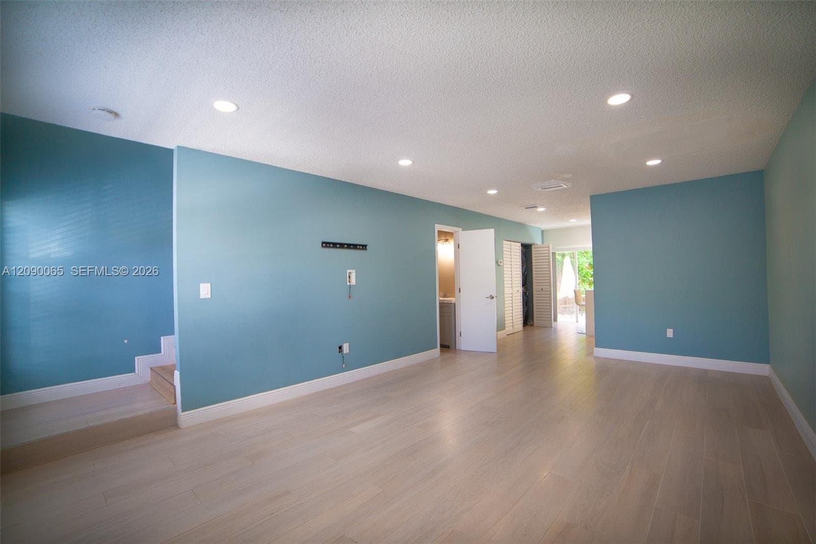 NORTH MIAMI BEACH Condo: 2050 NE 140th St