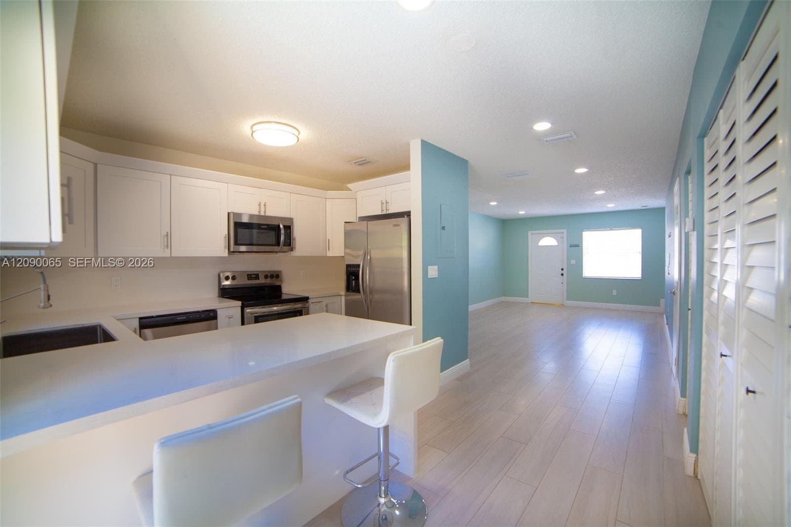 NORTH MIAMI BEACH Condo: 2050 NE 140th St
