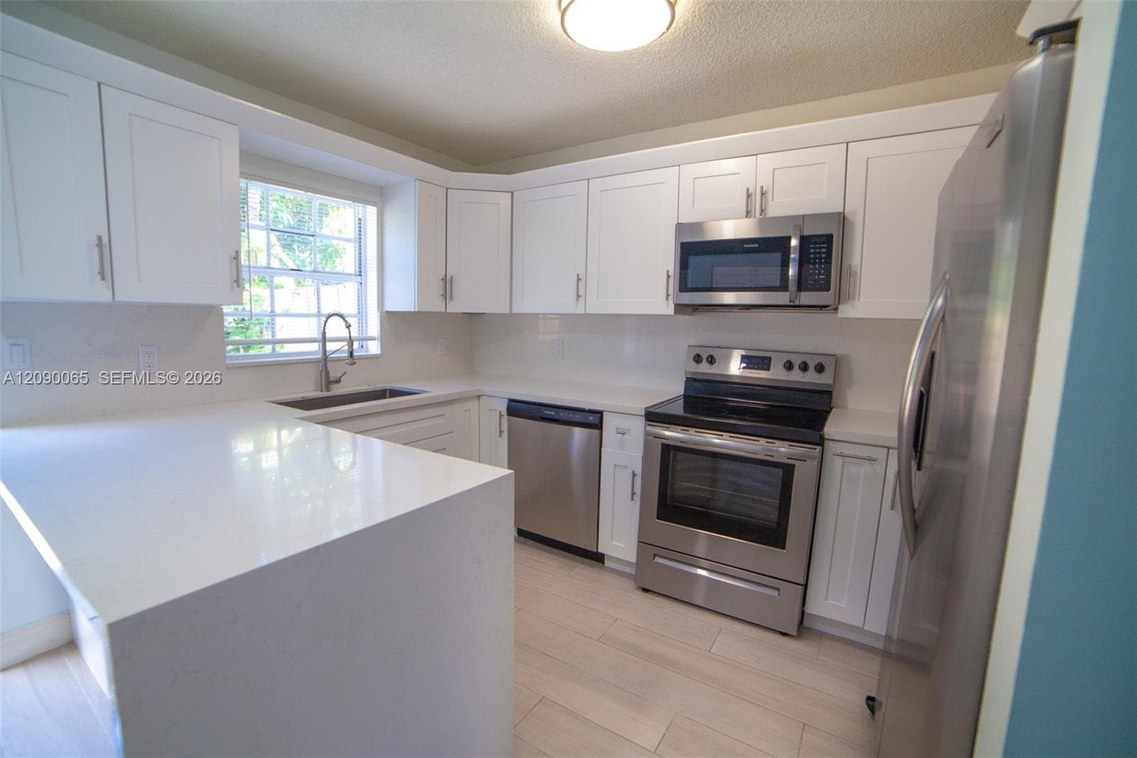 NORTH MIAMI BEACH Condo: 2050 NE 140th St