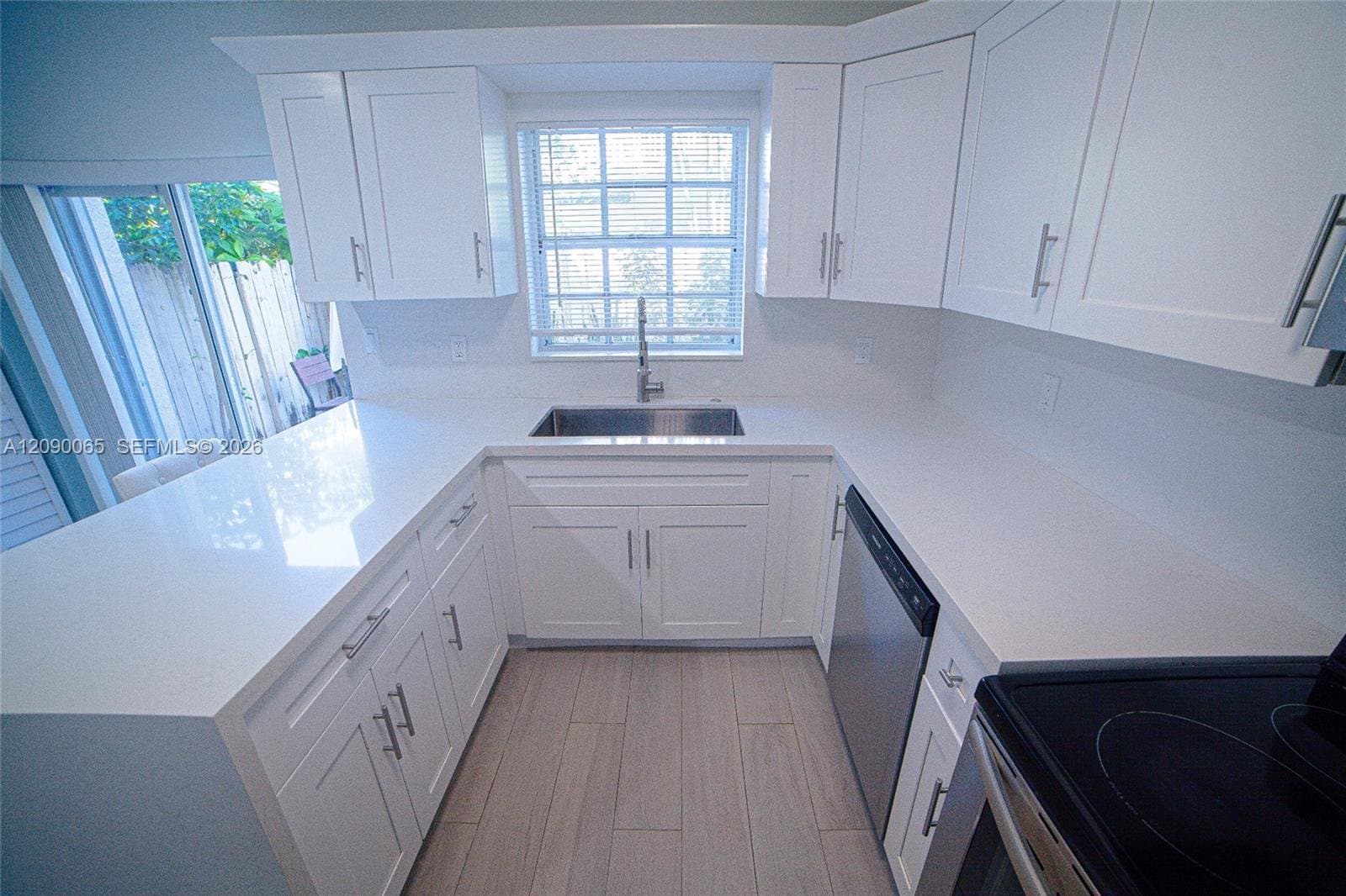 NORTH MIAMI BEACH Condo: 2050 NE 140th St