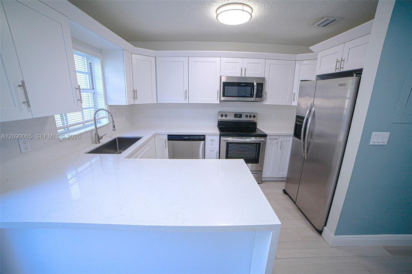 NORTH MIAMI BEACH Condo: 2050 NE 140th St