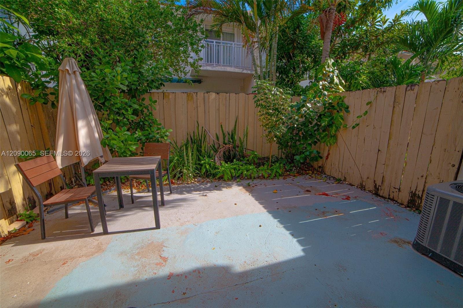 NORTH MIAMI BEACH Condo: 2050 NE 140th St