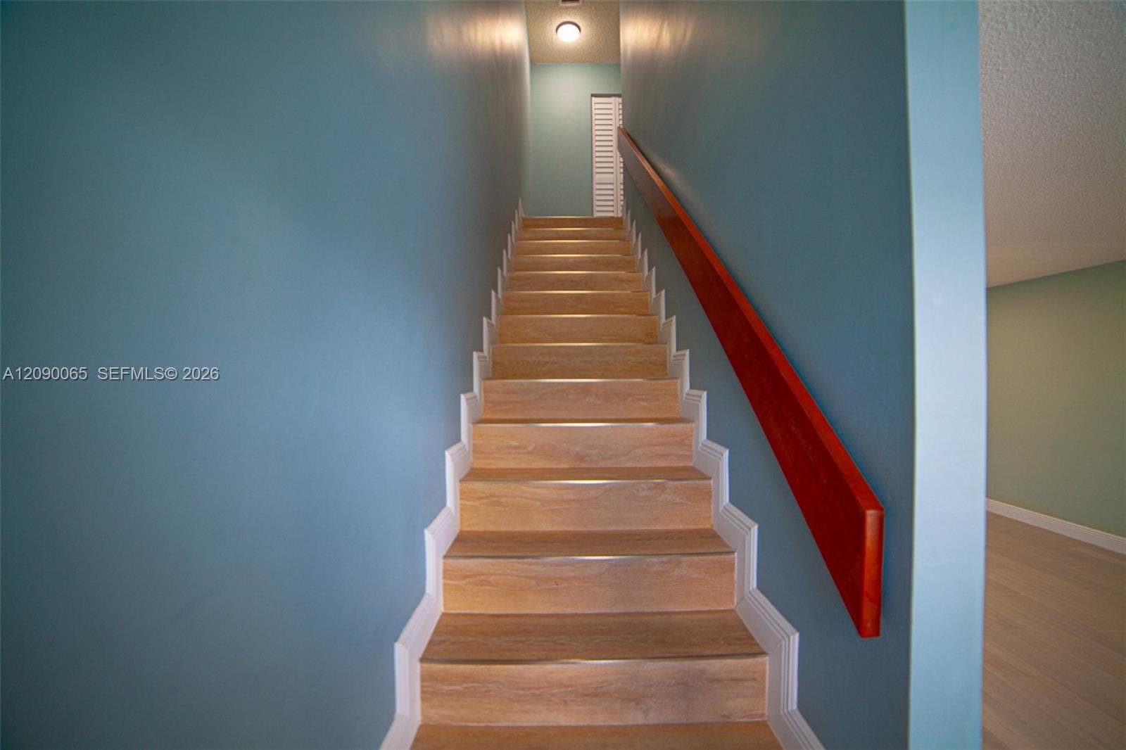 NORTH MIAMI BEACH Condo: 2050 NE 140th St