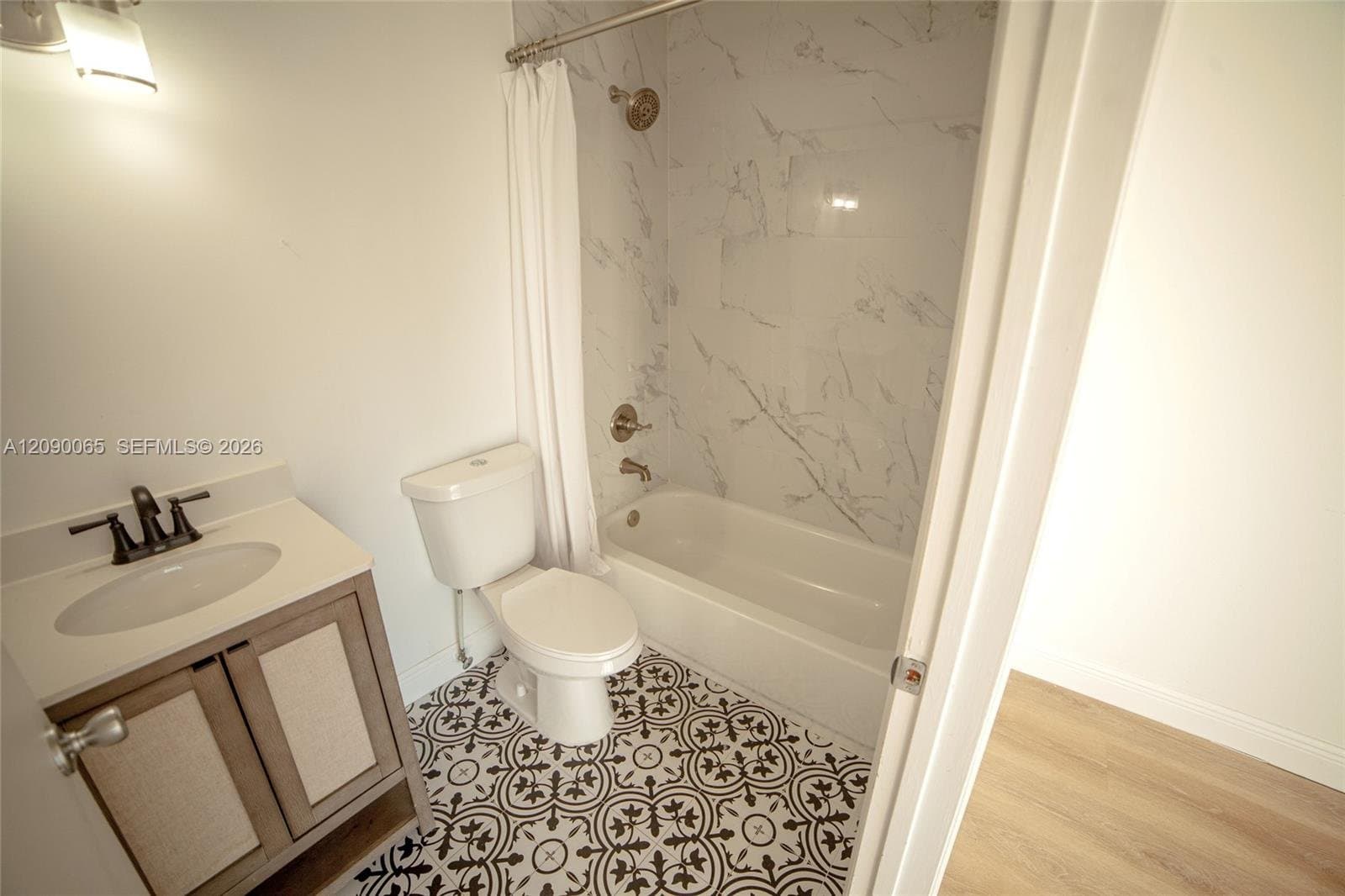 NORTH MIAMI BEACH Condo: 2050 NE 140th St