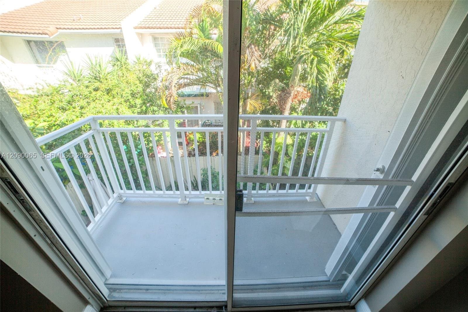 NORTH MIAMI BEACH Condo: 2050 NE 140th St