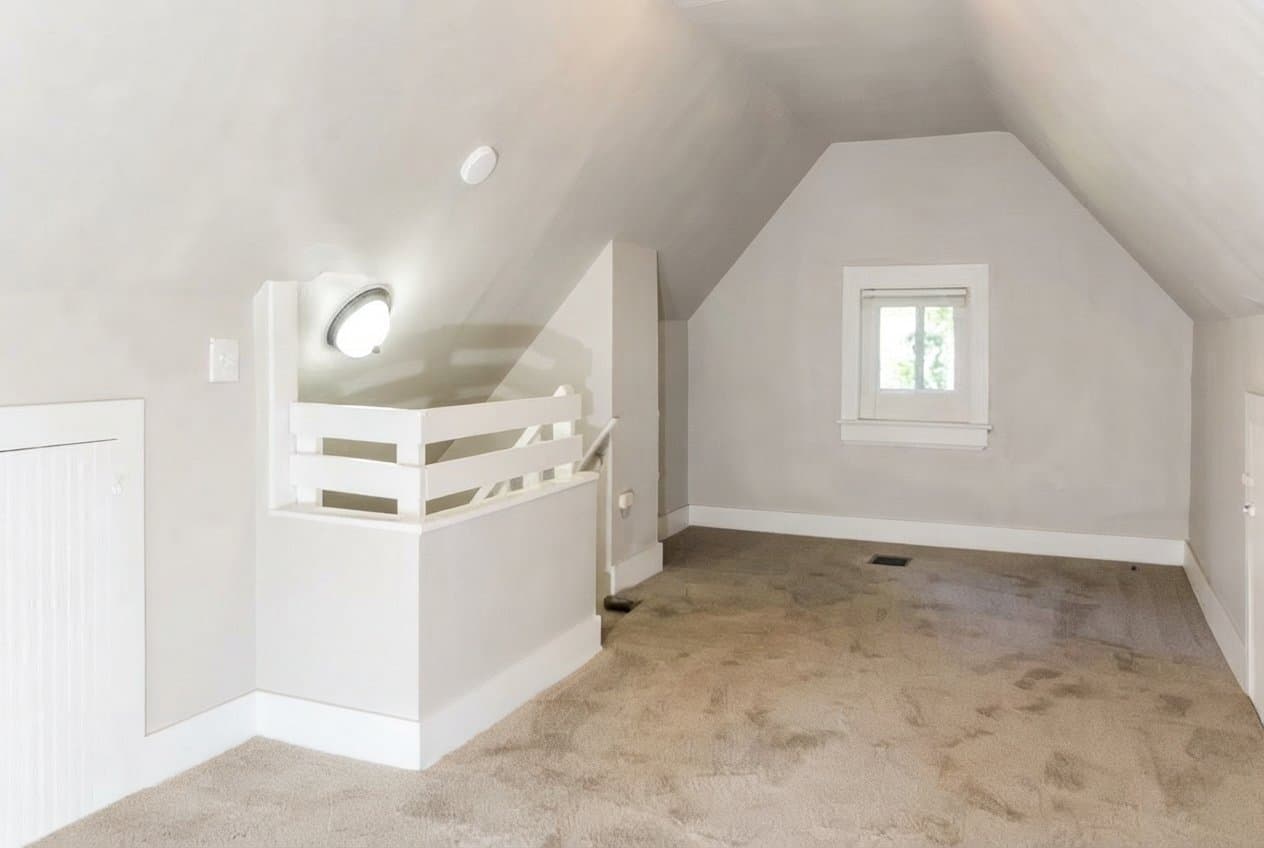 Hamilton House: 1122 Reservoir