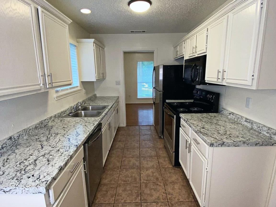 Dallas House: 1415 Reynoldston Ln