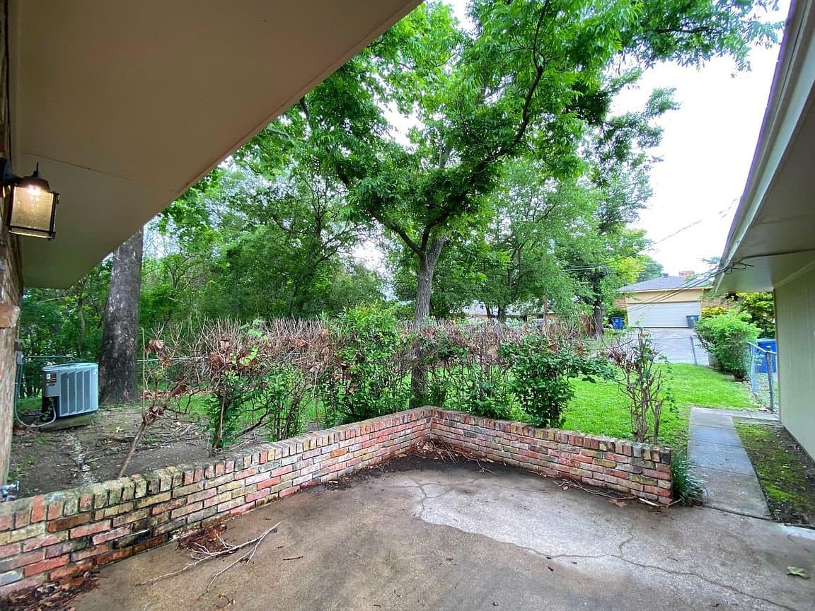 Dallas House: 1415 Reynoldston Ln