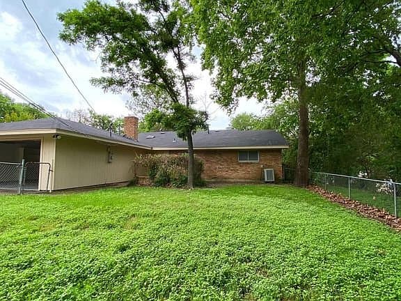 Dallas House: 1415 Reynoldston Ln