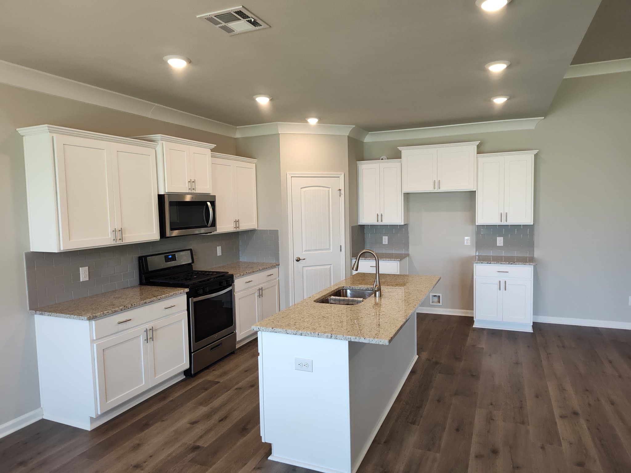 Lafayette House: 108 Hardwood Dr