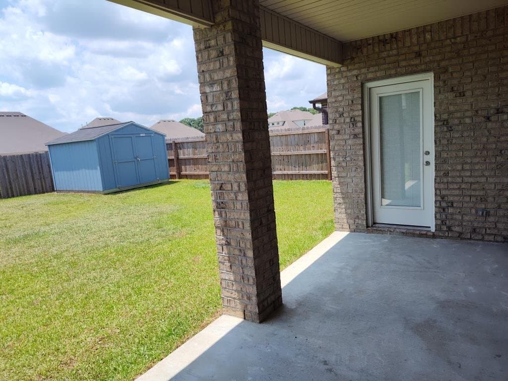 Lafayette House: 108 Hardwood Dr