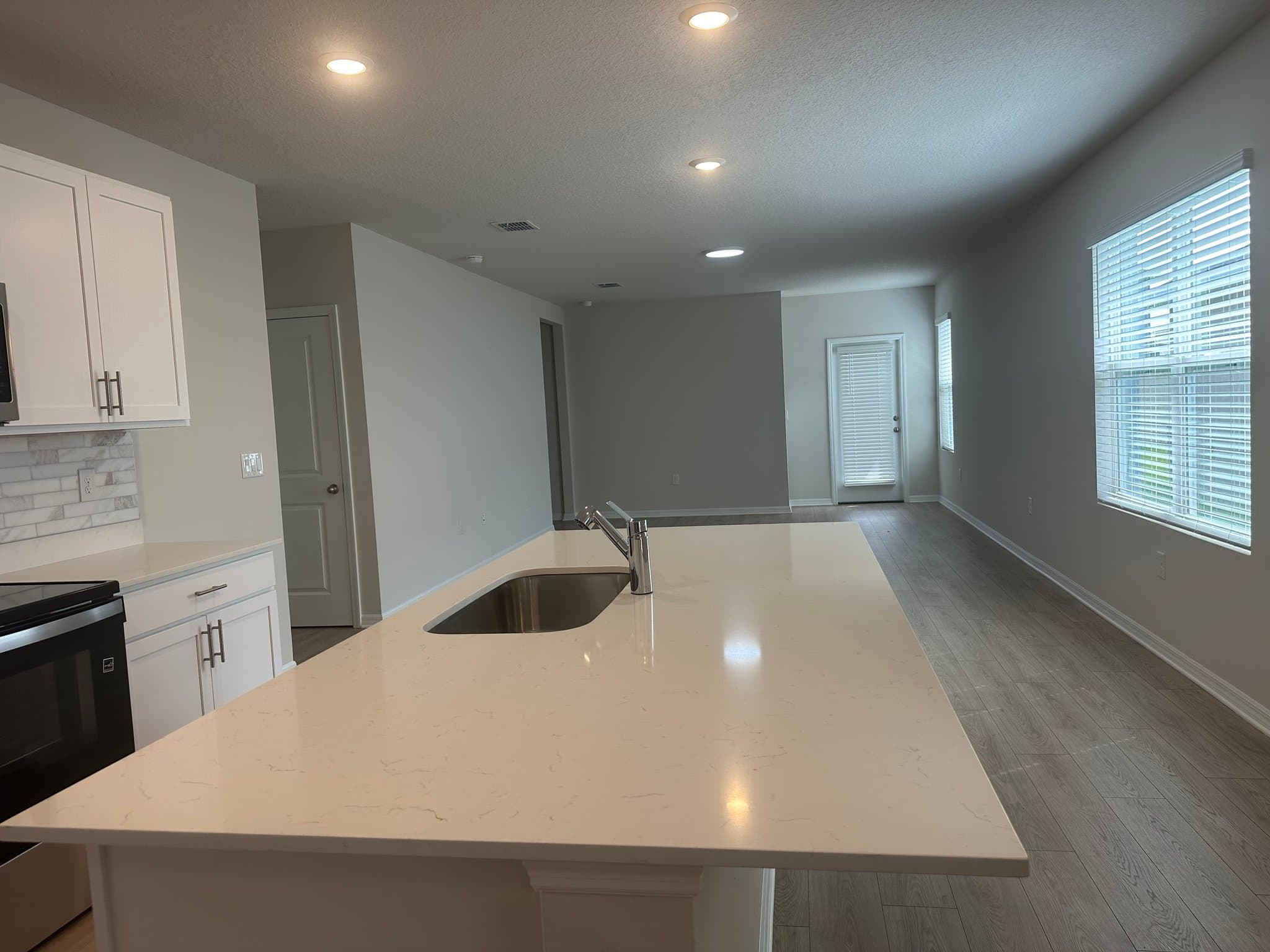 Parrish House: 8821 Clearview St