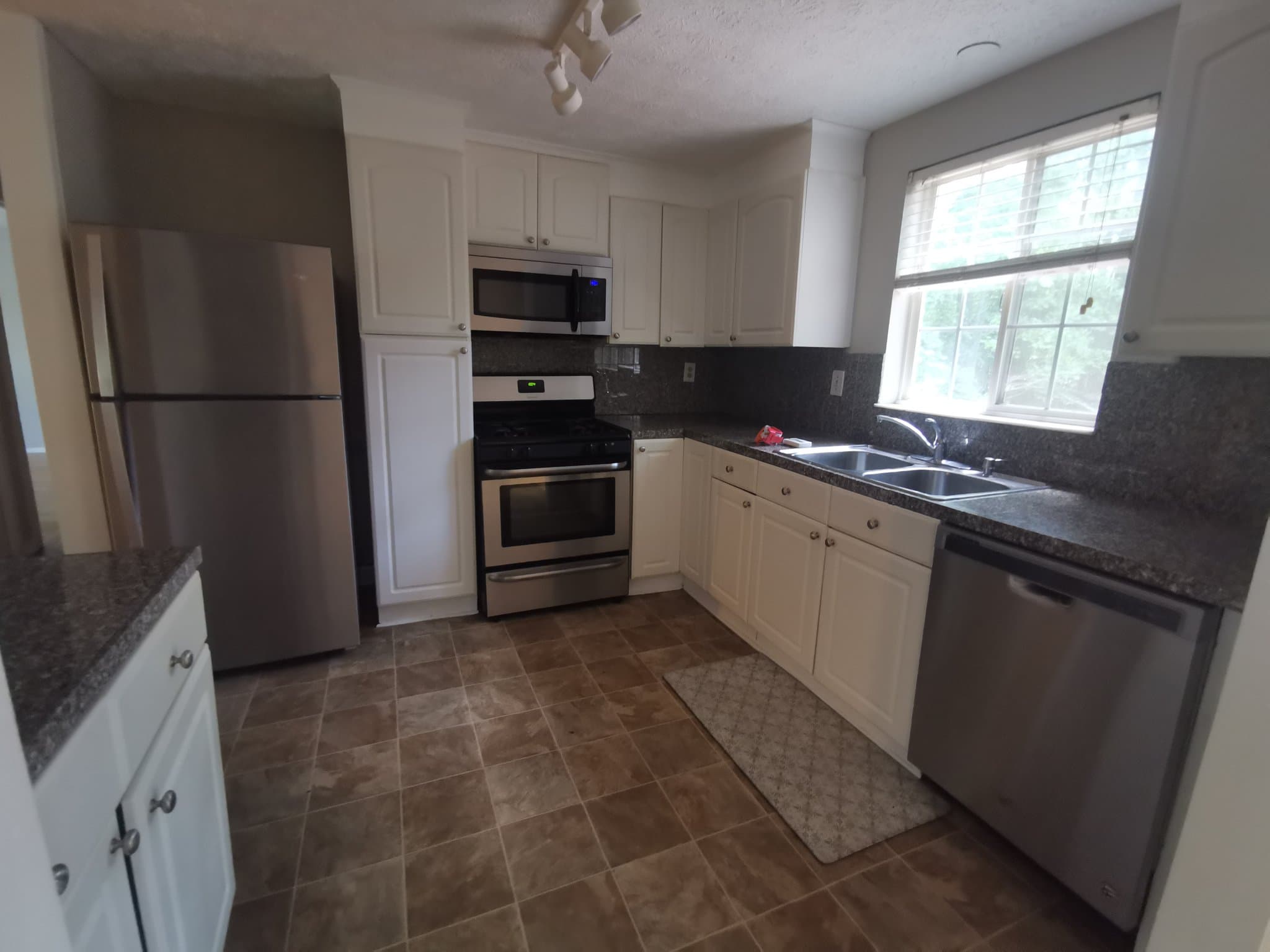 Roswell House: 250 Sheringham Drive