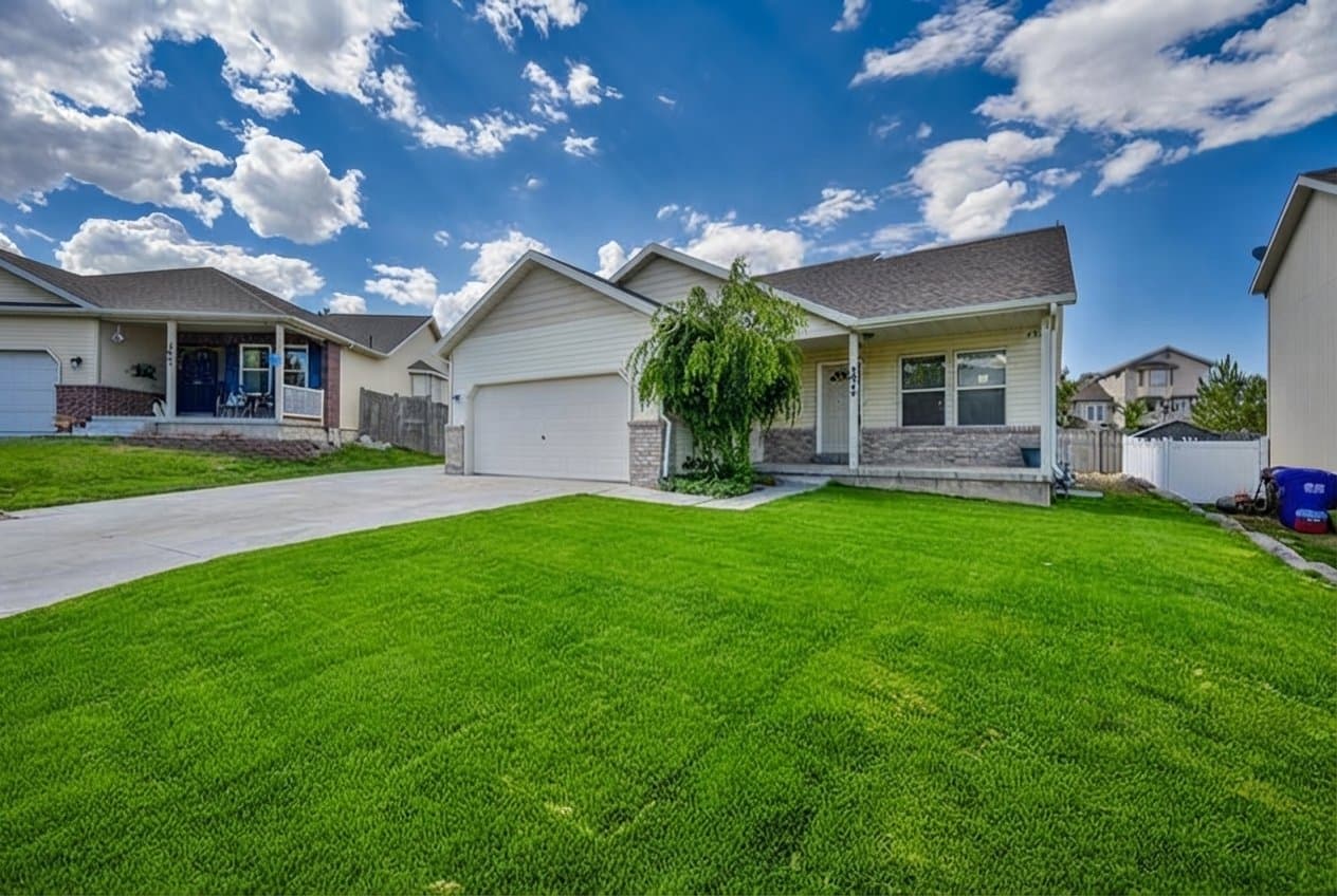 Eagle Mountain House: 3949 E Sioux St