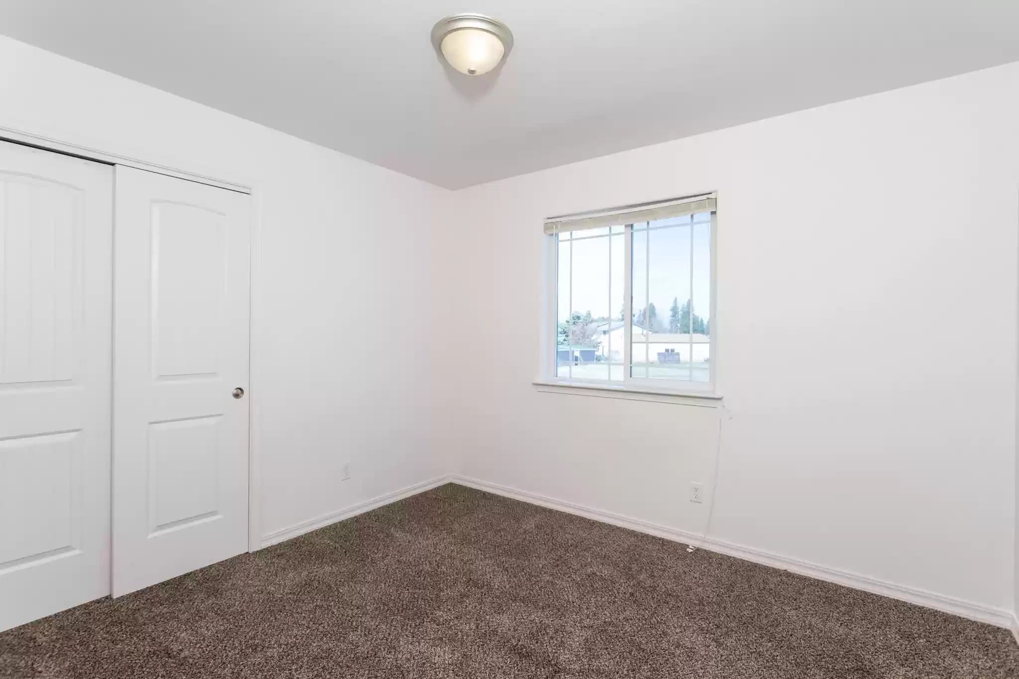 Columbia Falls Condo: 4 Diane Road