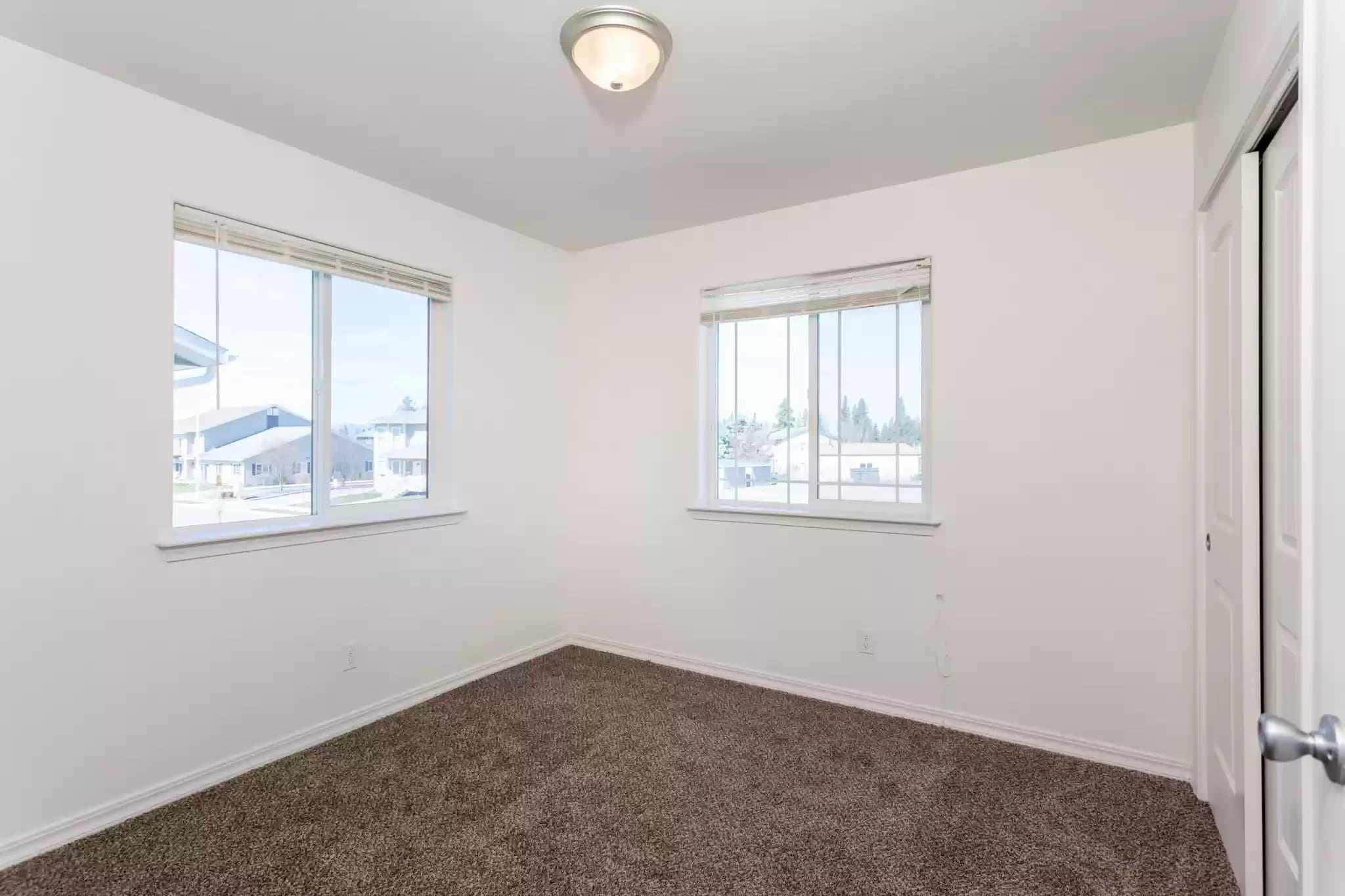 Columbia Falls Condo: 4 Diane Road