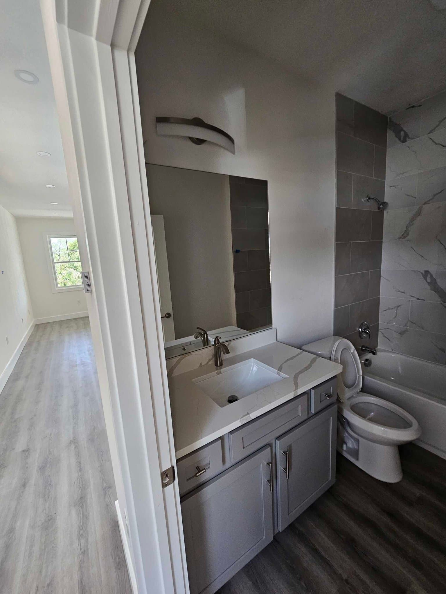 Tampa House: 926 E 11th Ave