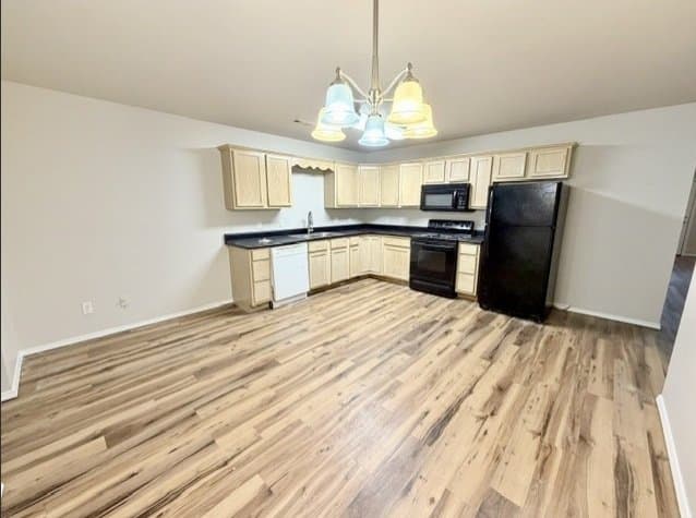 Farmington Multiplex: 169 N Killdeer Dr