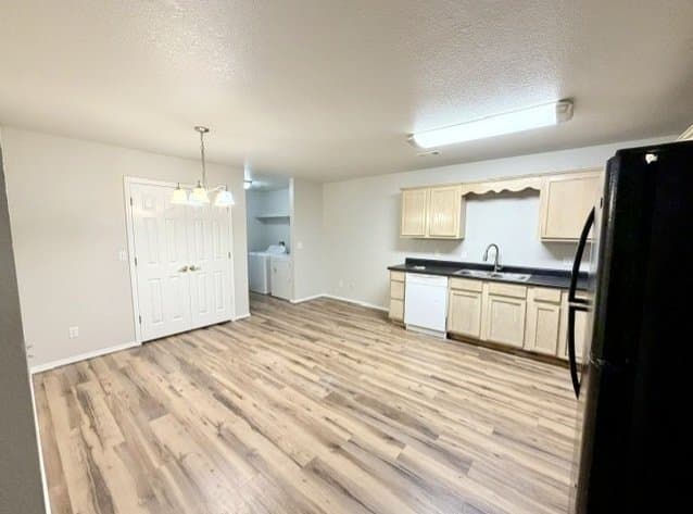 Farmington Multiplex: 169 N Killdeer Dr