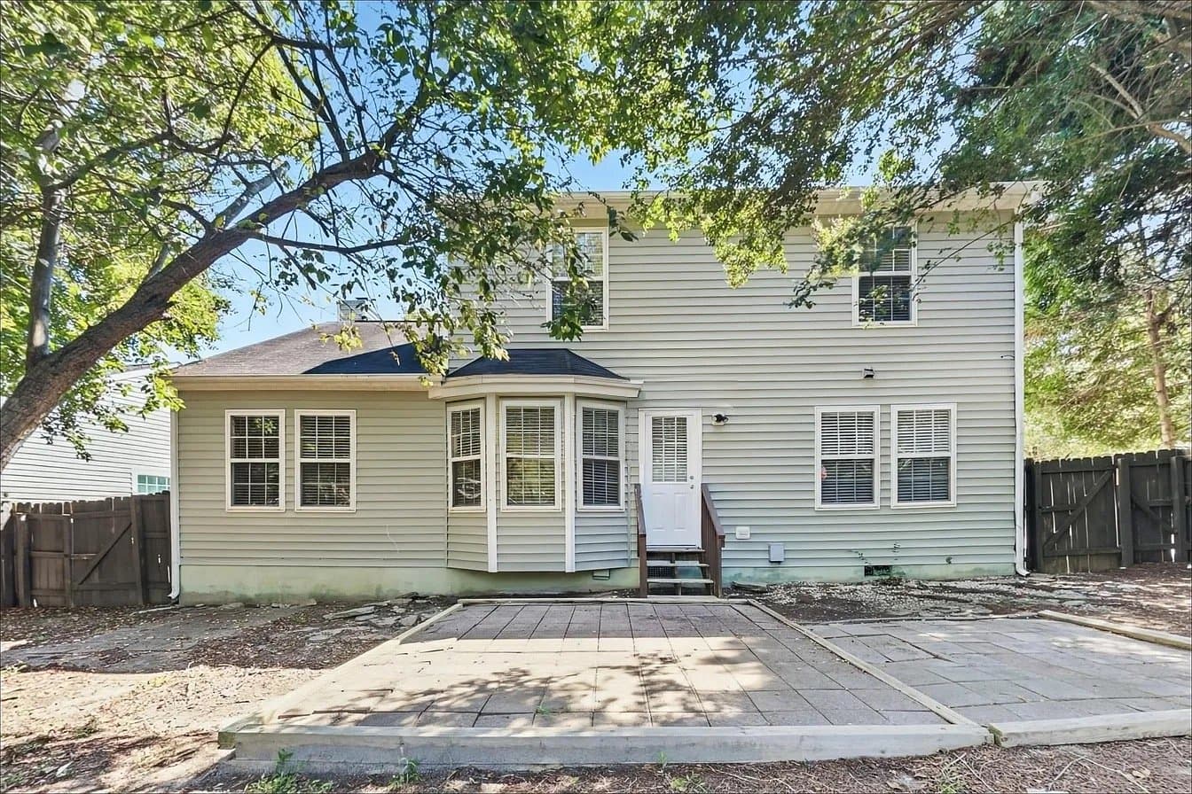 Raleigh Multiplex: 4704 Courtside Pl