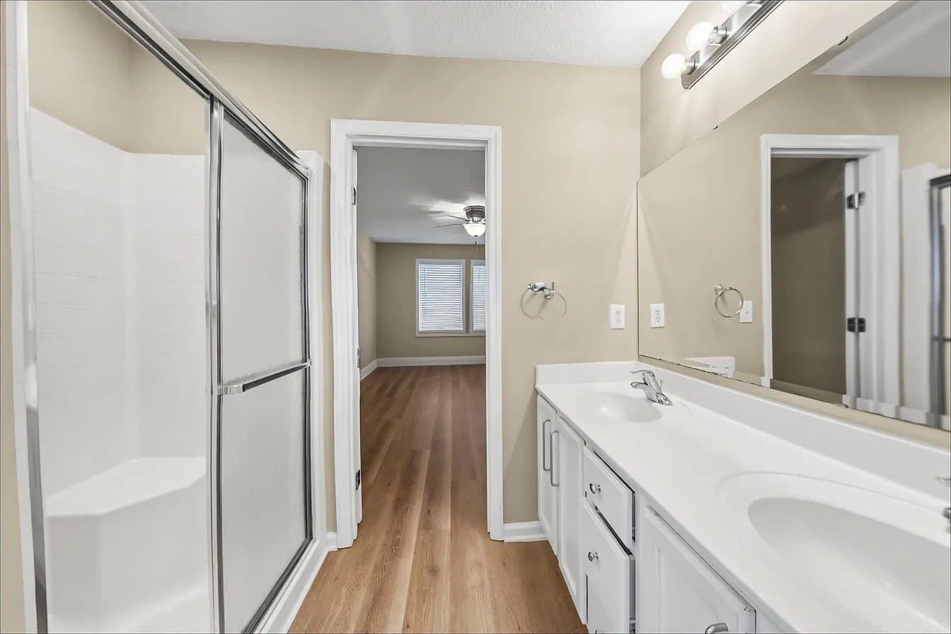 Raleigh Multiplex: 4704 Courtside Pl