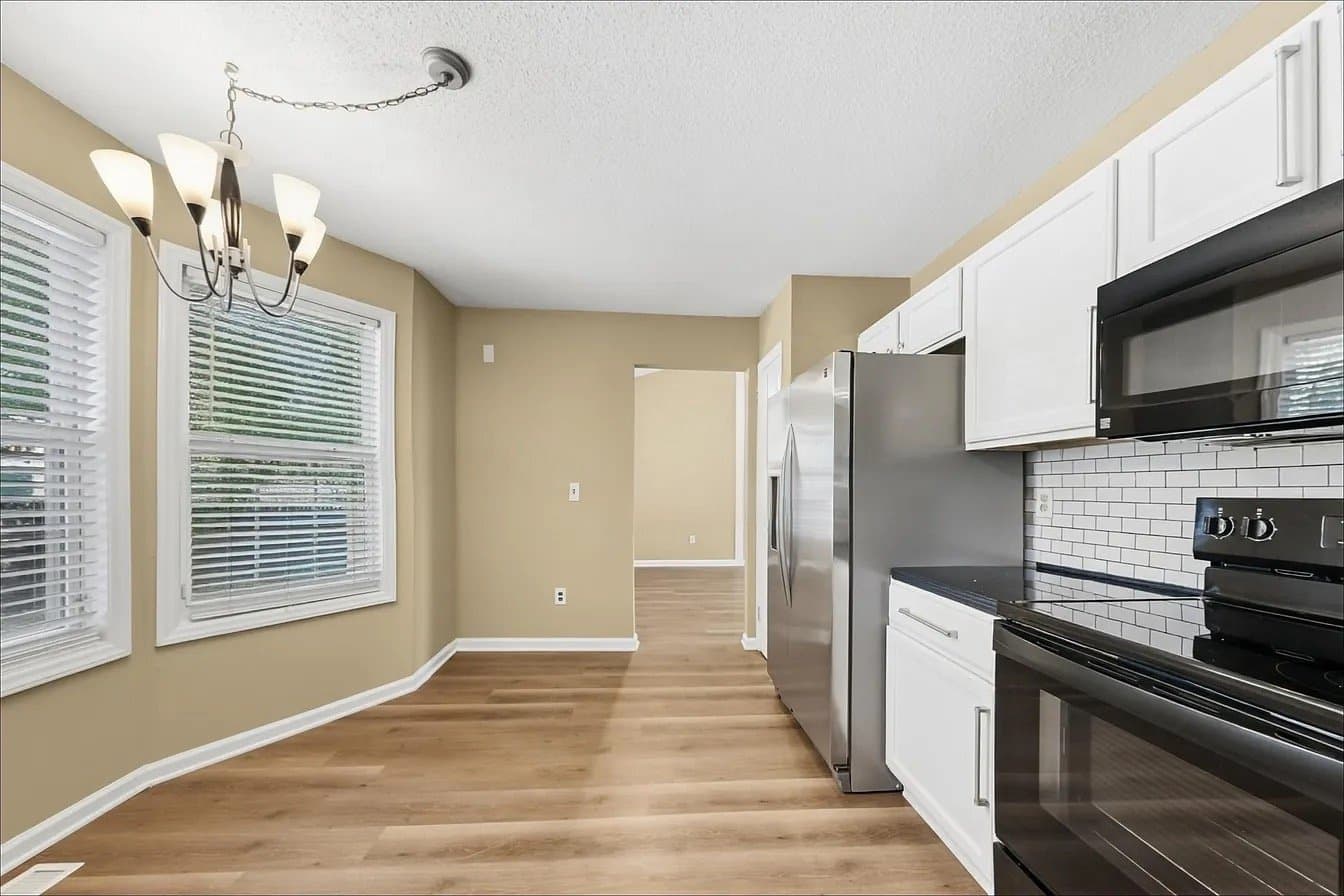 Raleigh Multiplex: 4704 Courtside Pl