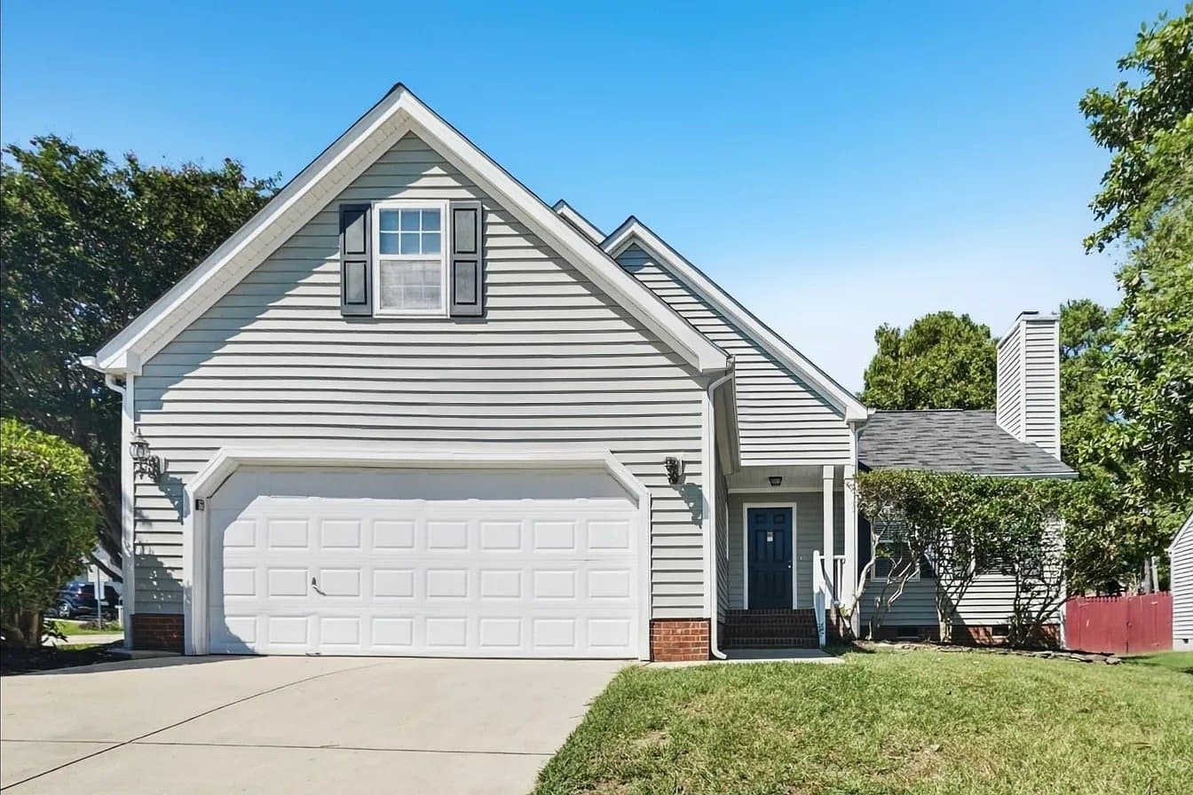 Raleigh Multiplex: 4704 Courtside Pl