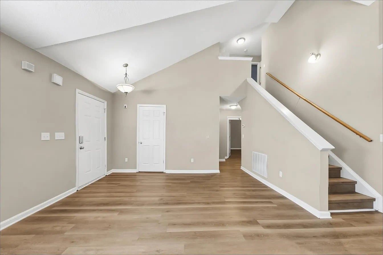 Raleigh Multiplex: 4704 Courtside Pl