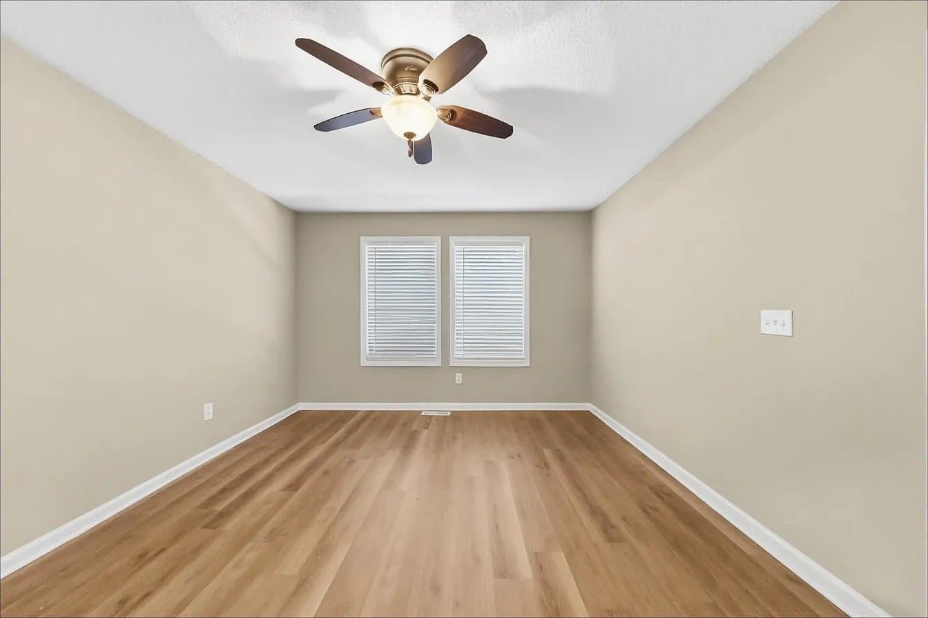 Raleigh Multiplex: 4704 Courtside Pl