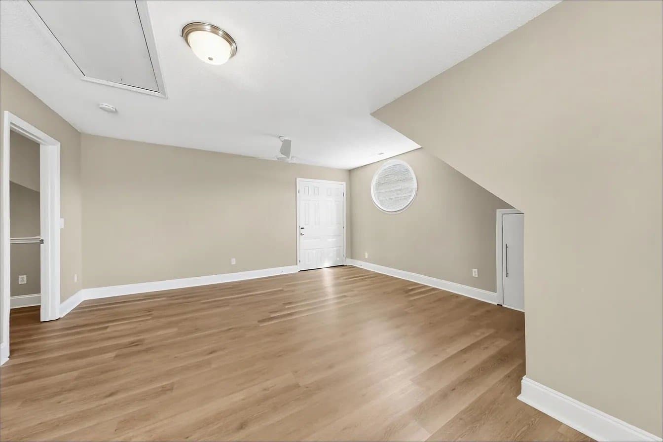 Raleigh Multiplex: 4704 Courtside Pl