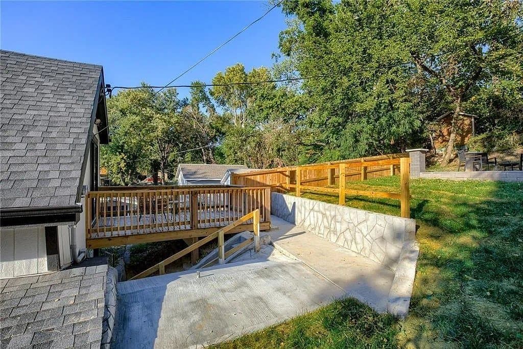Kansas City House: 111 S 16th St.