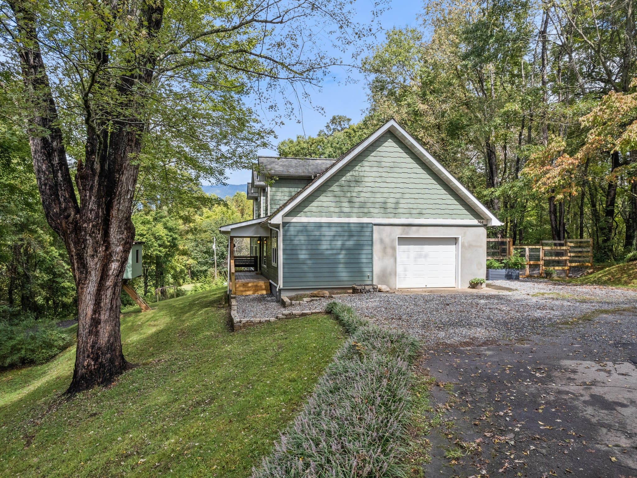Sylva House: 364 Lee St