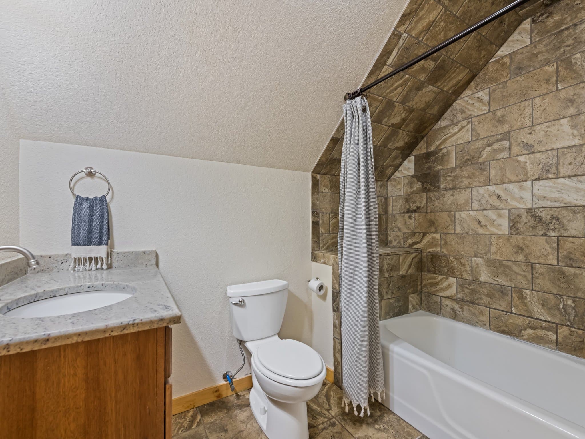 Sylva House: 364 Lee St