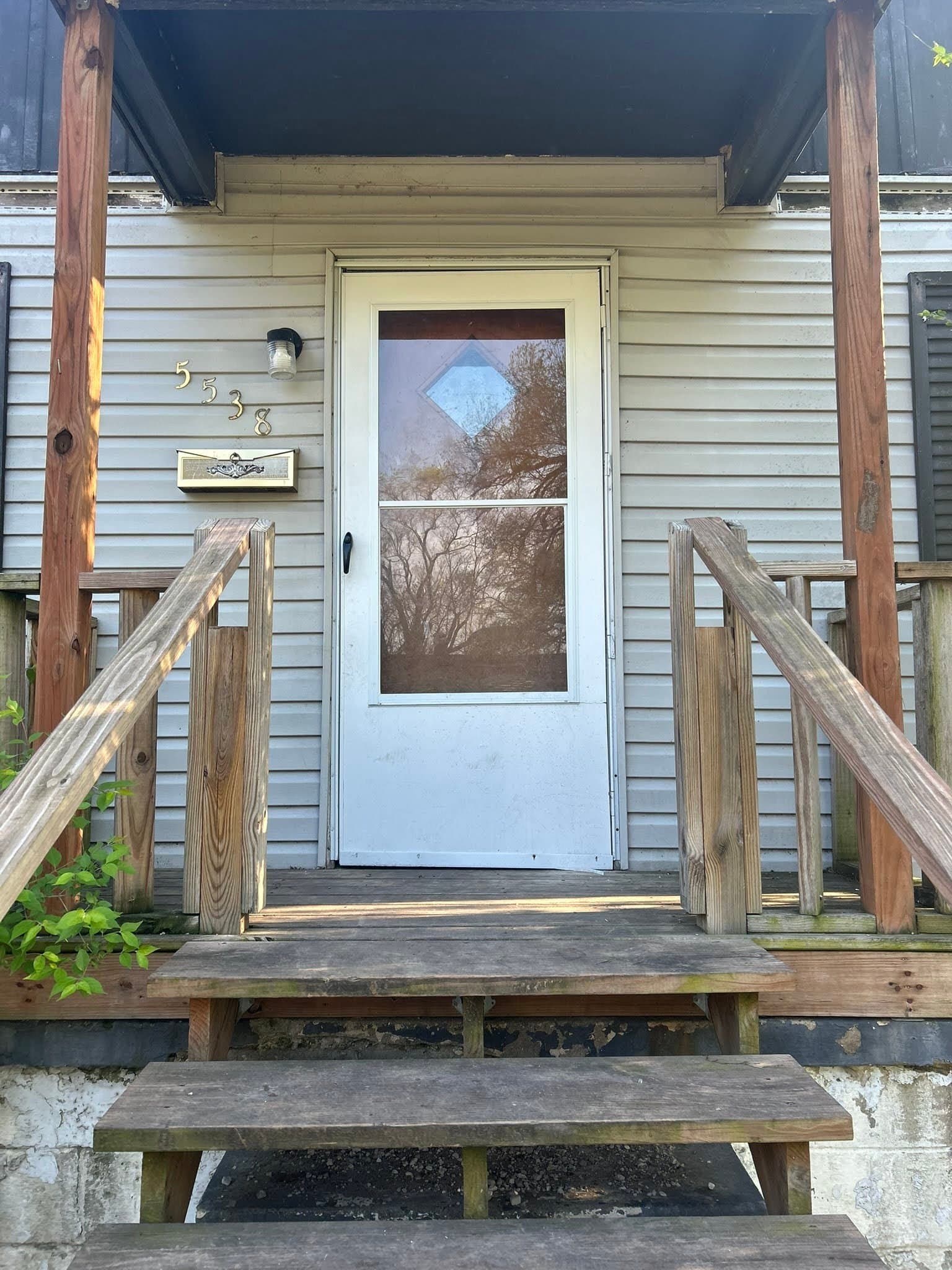 East St. Louis House: 5538 Avon Pl,