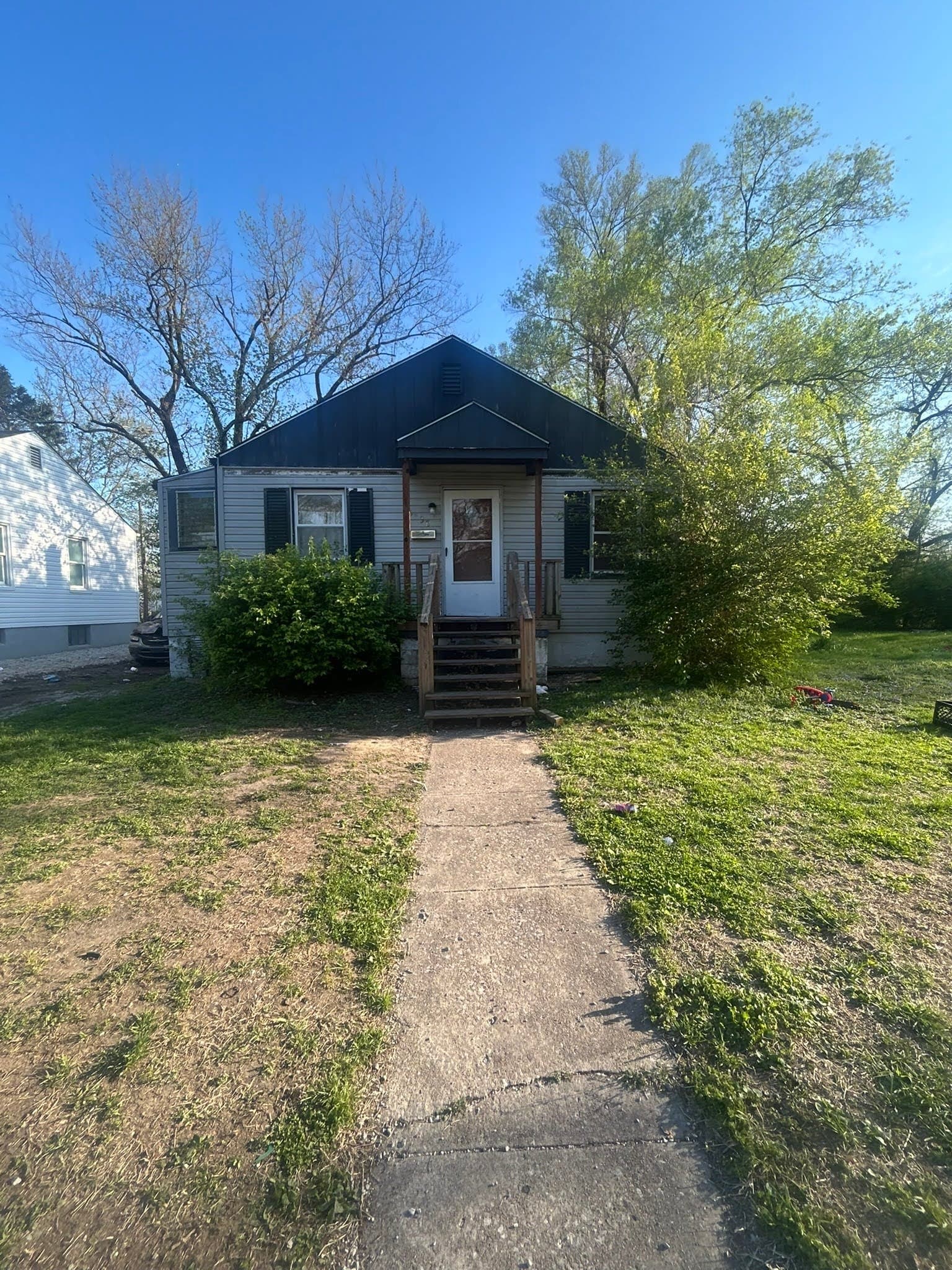 East St. Louis House: 5538 Avon Pl,