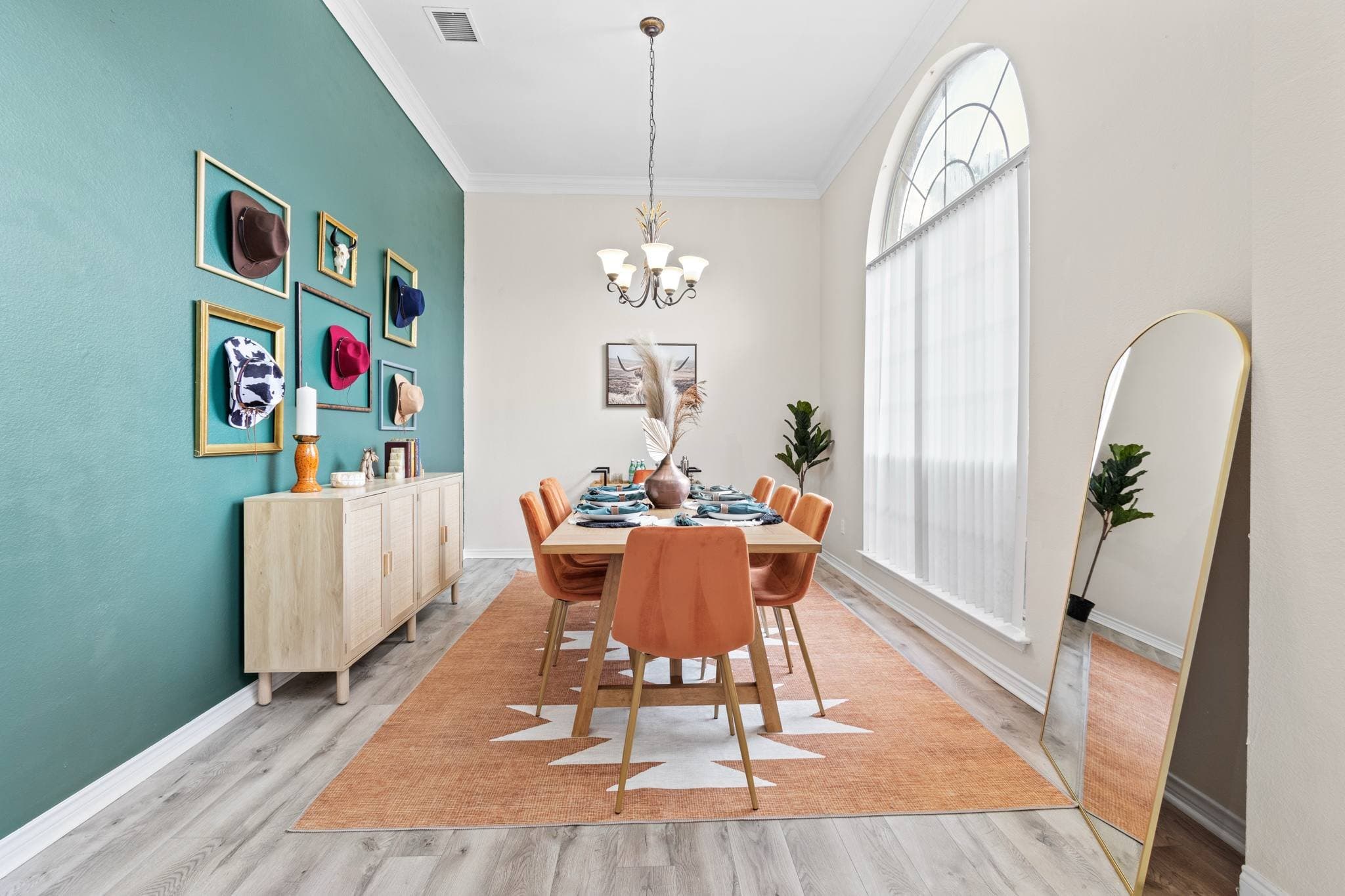 Richardson House: 2717 Orchid dr