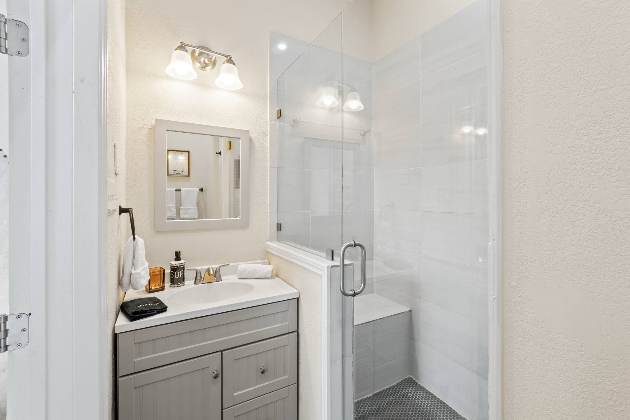Richardson House: 2717 Orchid dr