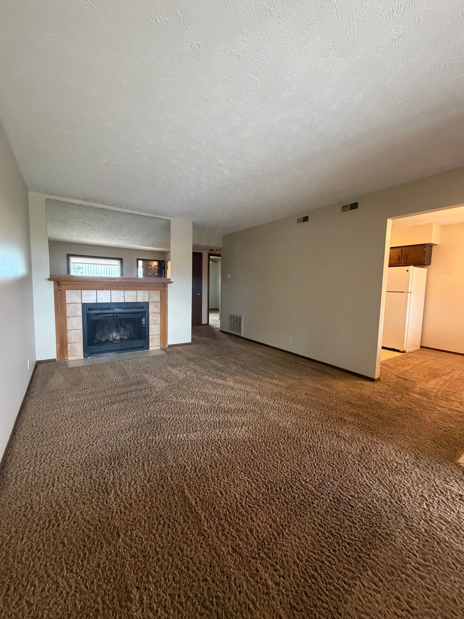 Lincoln Apartment: 1842 Knox