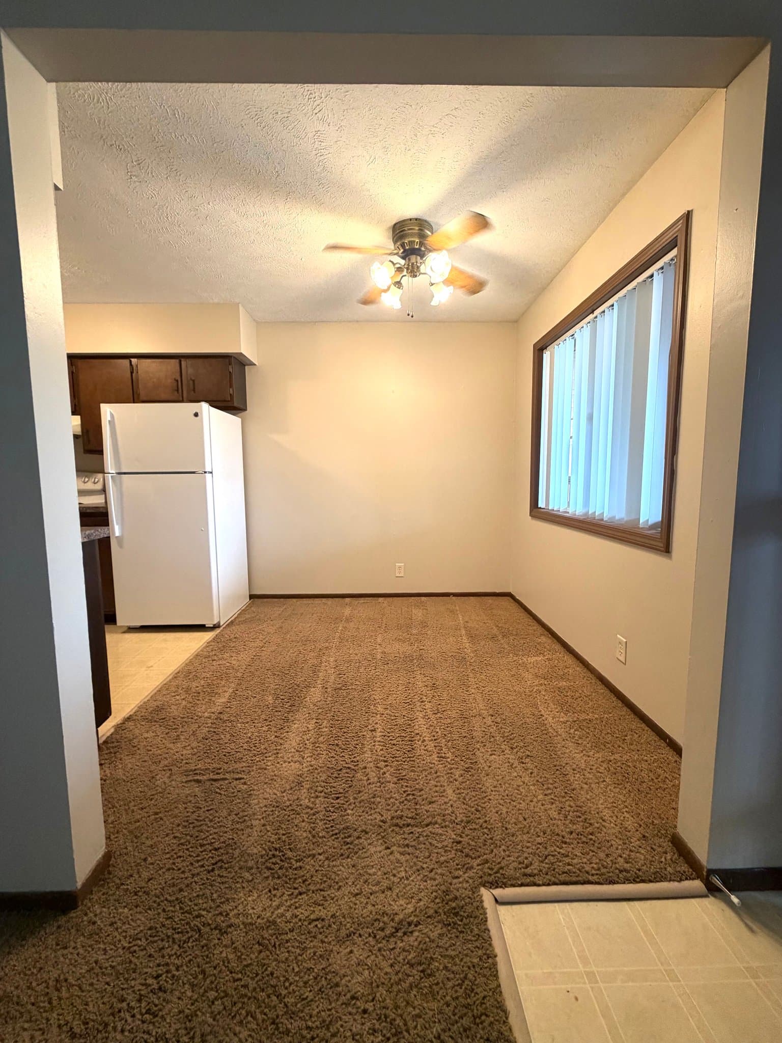 Lincoln Apartment: 1842 Knox