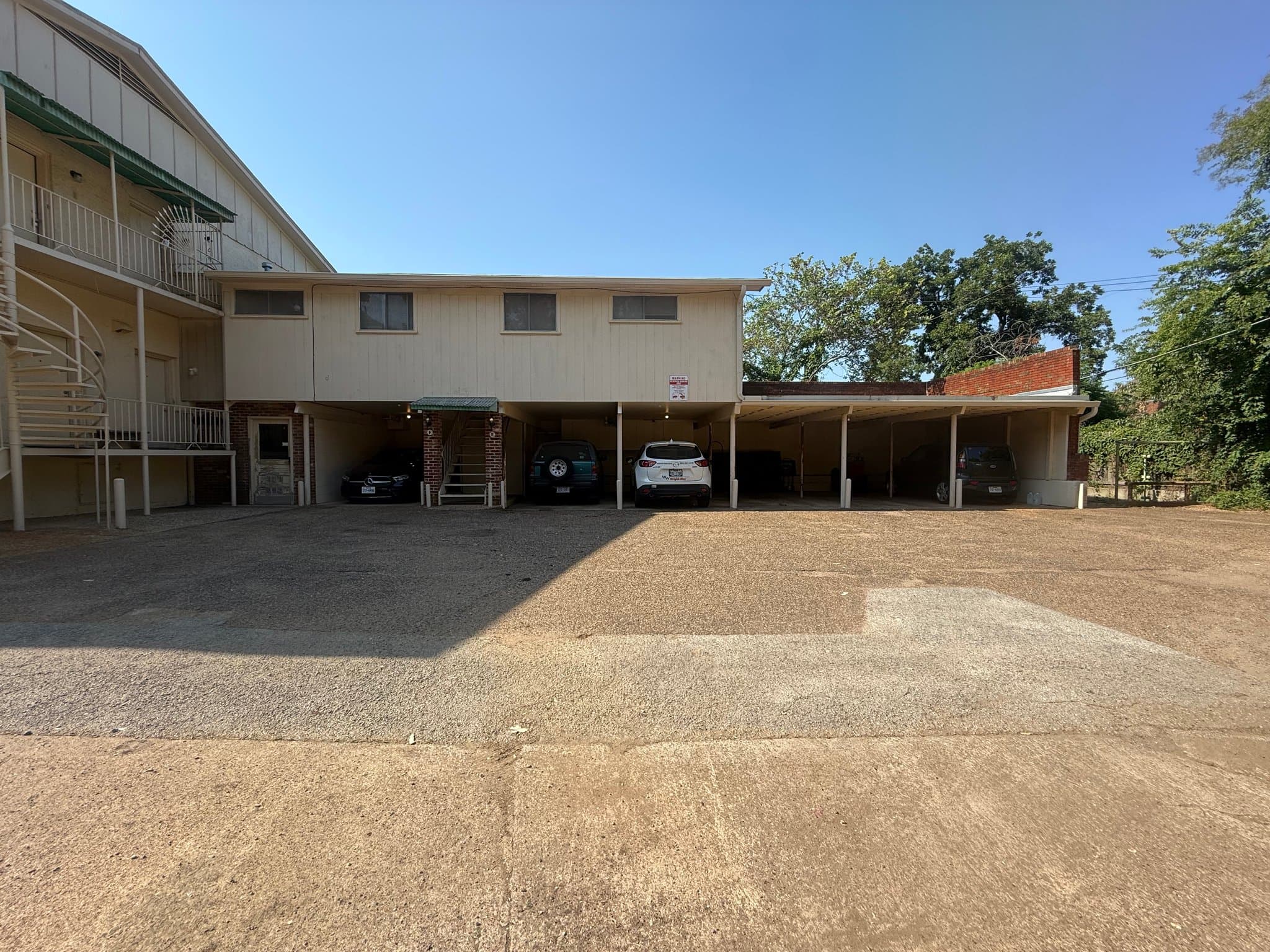 Tyler Multiplex: 420 S Chilton Apt. C