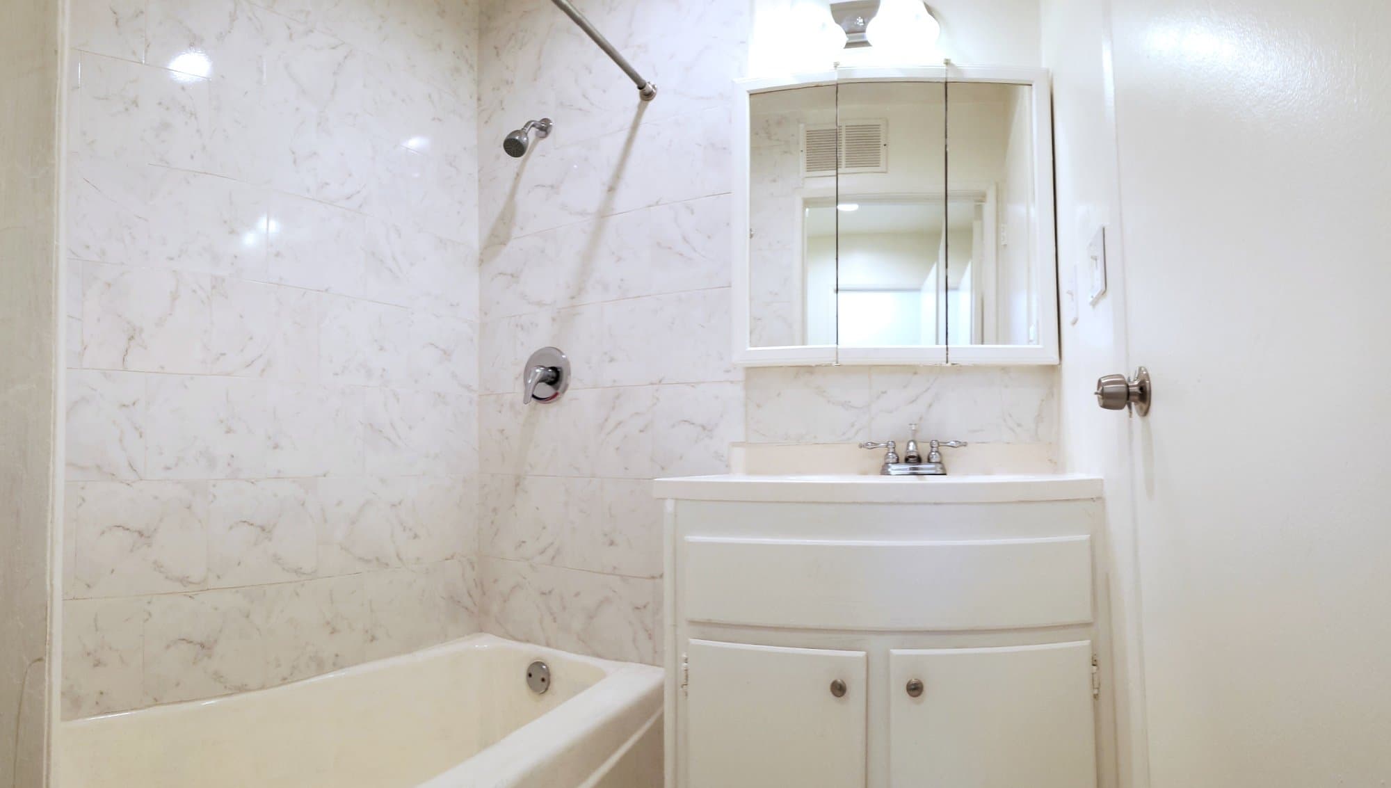 Van Nuys Apartment: 8108 Langdon Avenue