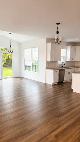 Plainfield House: 15203 S Emerson