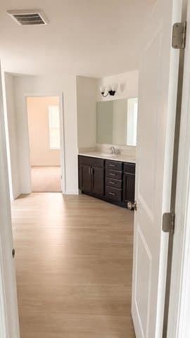 Plainfield House: 15203 S Emerson