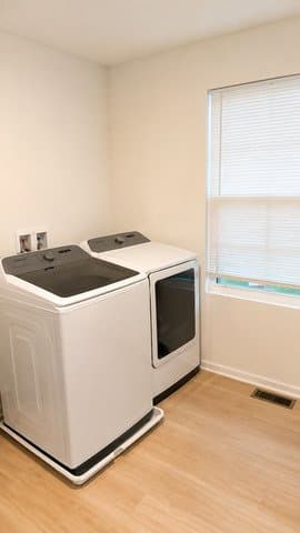 Plainfield House: 15203 S Emerson
