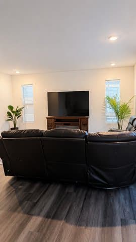 Plainfield House: 15203 S Emerson