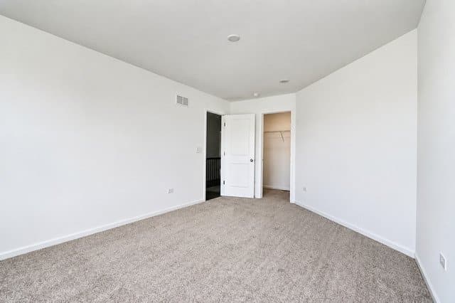 Plainfield House: 15203 S Emerson