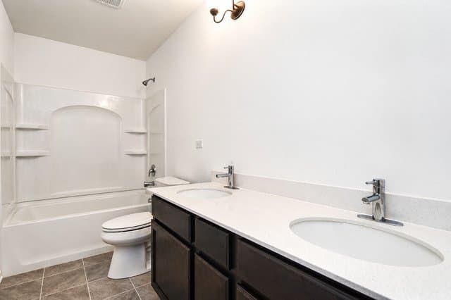 Plainfield House: 15203 S Emerson