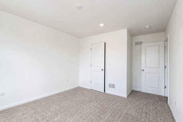 Plainfield House: 15203 S Emerson