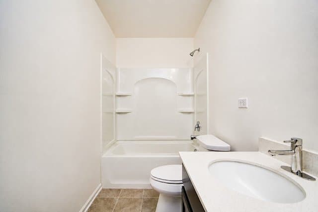 Plainfield House: 15203 S Emerson