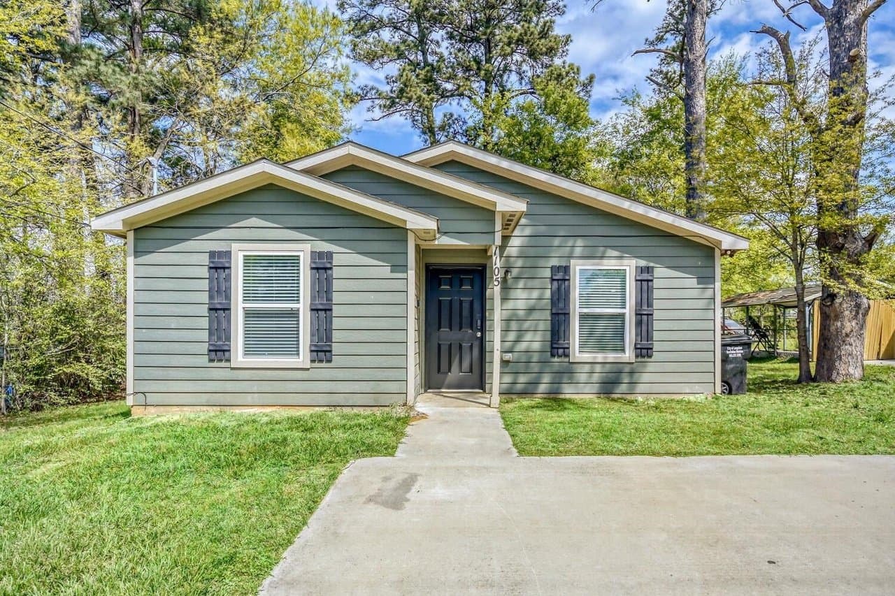 Longview House: 1105 Rex Ln
